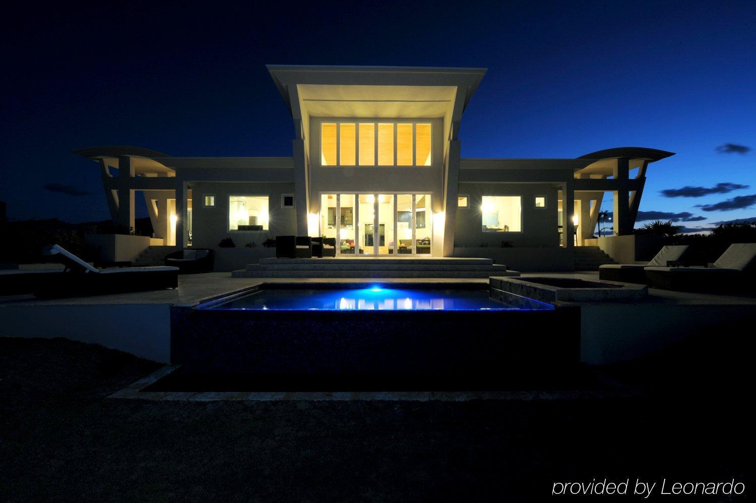 Sky Beach Club Governor S Harbour Interior foto